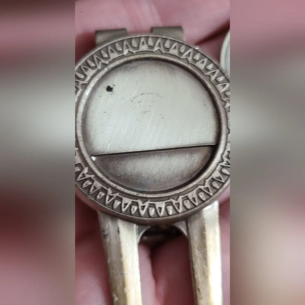 Vintage golf money clip divot tool marker EISINGER SMITH Williamsburg ford's col
